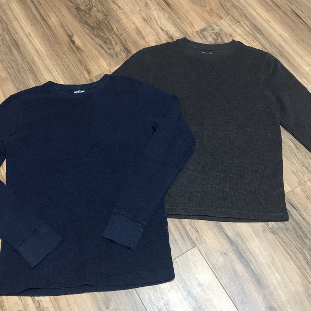Men’s bundle of 2 thermal shirts size medium